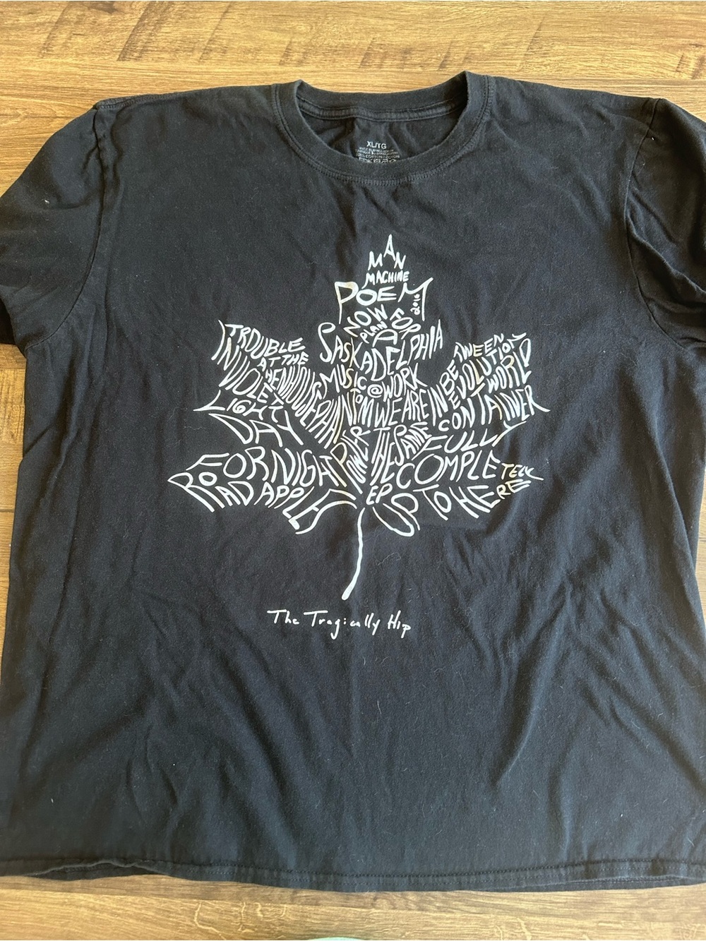 The Tragically Hip “Man Machine Poem” Maple Leaf Graphic T-shirt Size XL
